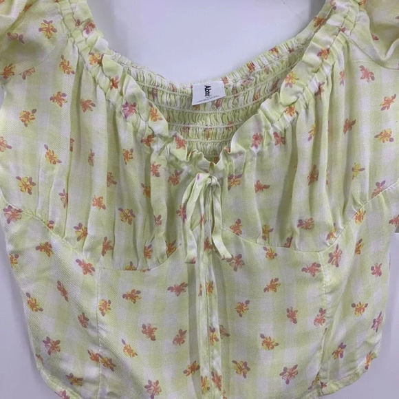 Abound Women's Floral Ruffle Cropped Green Lime Cream in Picnic Check M NWT - Picture 5 of 12